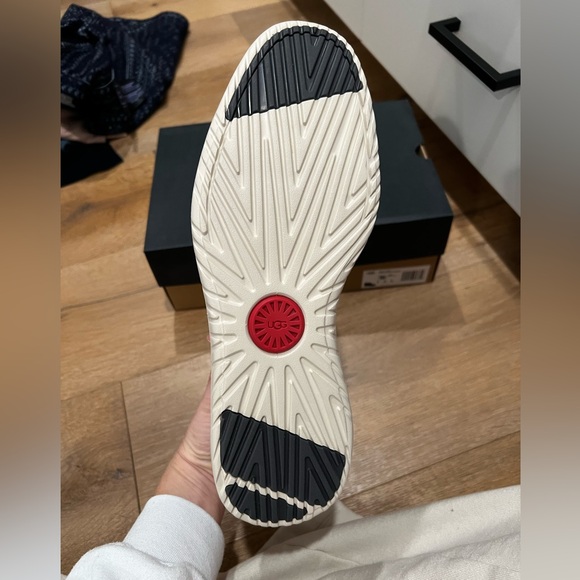 Ugg Men’s Chukka Sneaker Boots - New in Box - Picture 3 of 4